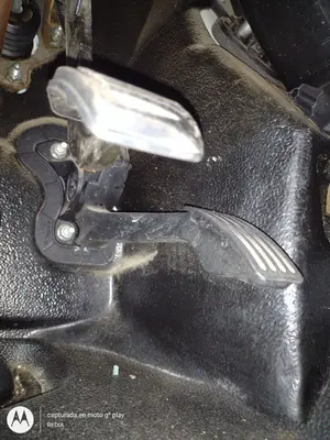 Foto de PEDAL ACELERADOR FORD TRANSIT COMBI (TT9) 2.4 TDCi CAT (116 CV / 85 KW)