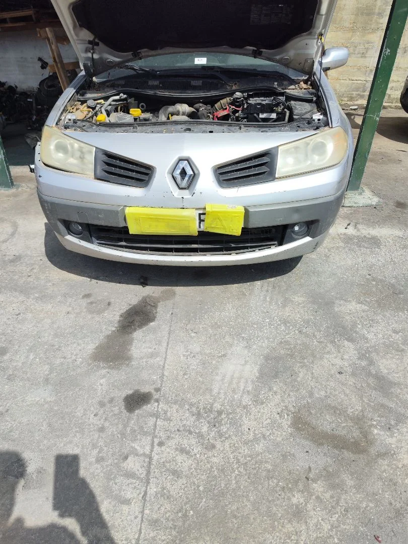 Foto de PARAGOLPES DELANTERO RENAULT MEGANE II GRANDTOUR 1.5 dCi Diesel CAT (86 CV / 63 KW)