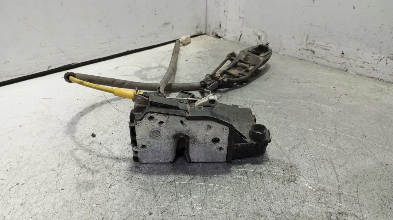 Foto de CERRADURA PUERTA DELANTERA IZQUIERDA BMW SERIE 3 BERLINA (E46) 2.0 16V Diesel CAT (150 CV / 110 KW) referencia 51217202145