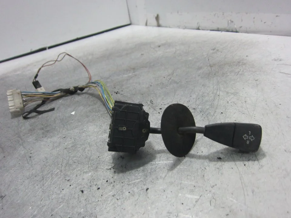 Foto de MANDO INTERMITENTES BMW SERIE 3 COMPACTO (E36) 1.9 CAT (105 CV / 77 KW) referencia 011003