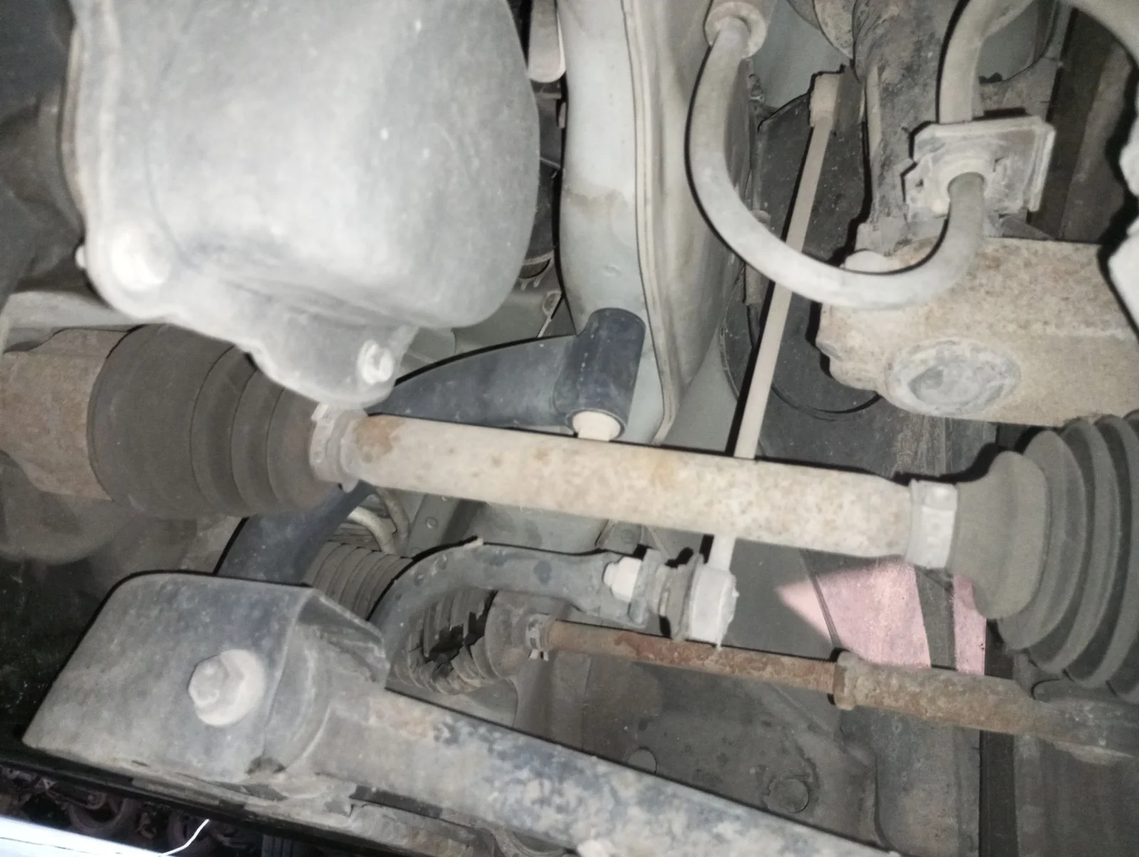 Foto de TRANSMISION DELANTERA IZQUIERDA FORD FIESTA (CBK) 1.4 TDCi CAT (68 CV / 50 KW) referencia 1697491