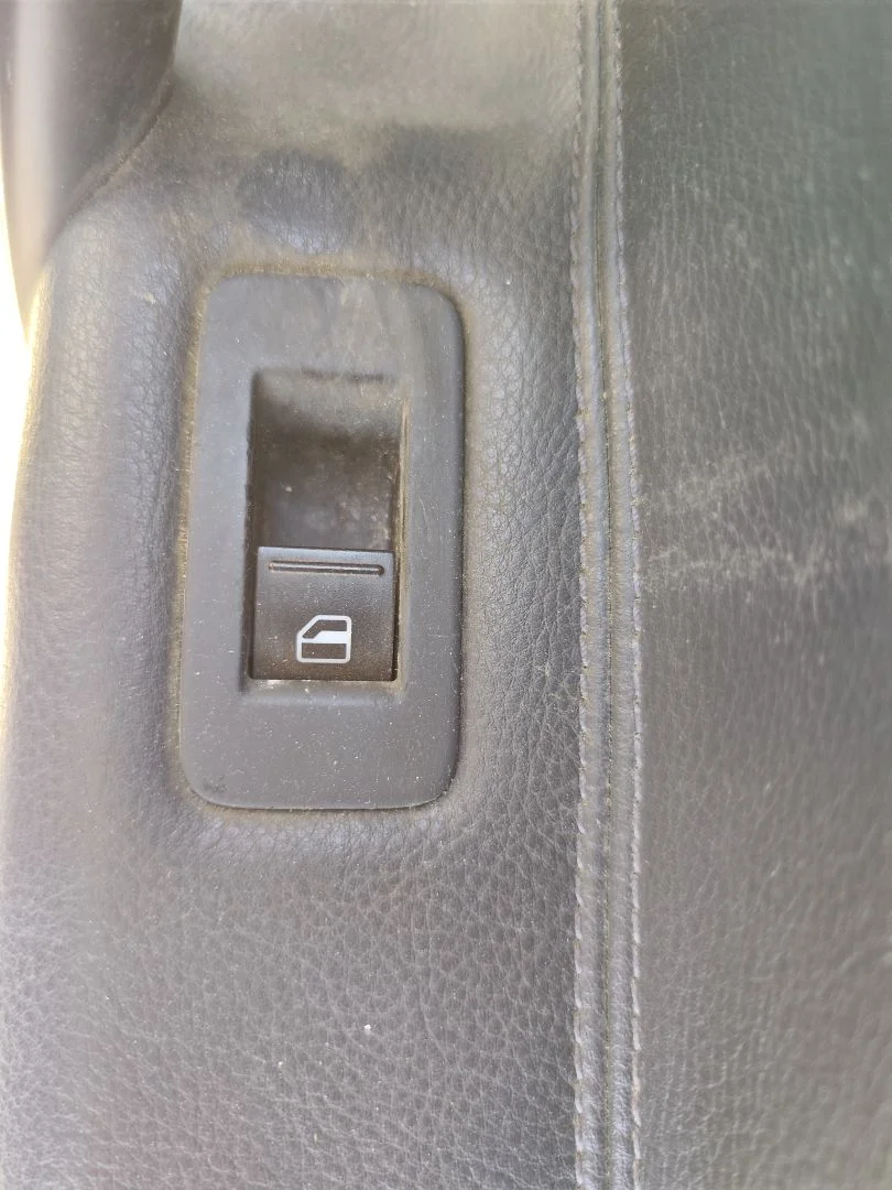 Foto de MANDO ELEVALUNAS DELANTERO DERECHO VOLKSWAGEN TOUAREG (7L6) 4.2 V8 32V FSI (350 CV / 257 KW)