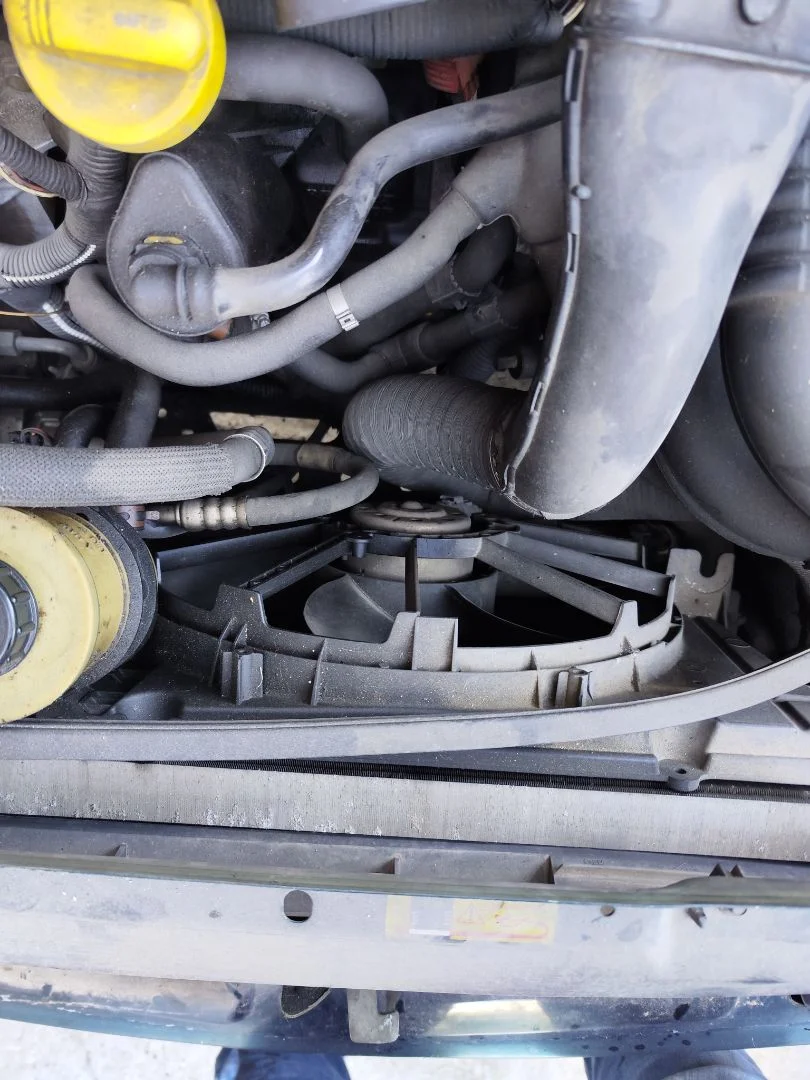Foto de ELECTROVENTILADOR RADIADOR AIRE ACONDICIONADO RENAULT SCENIC I (JA...) 1.9 dCi Diesel CAT (102 CV / 75 KW)