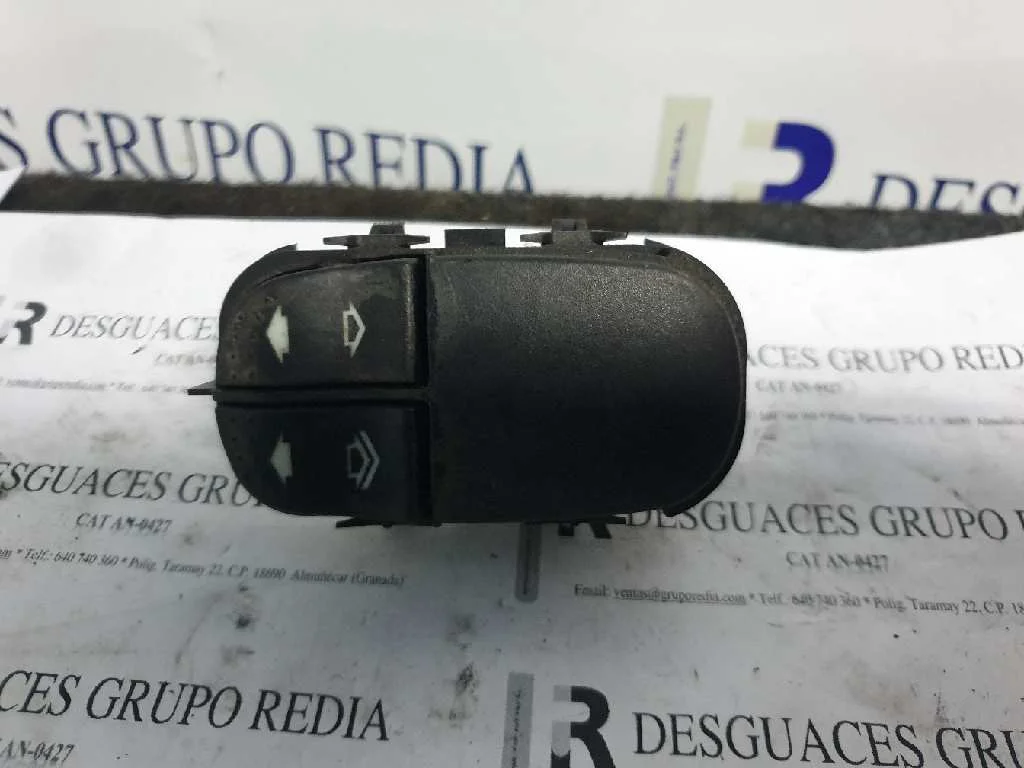 Foto de MANDO ELEVALUNAS DELANTERO IZQUIERDO FORD FOCUS BERLINA (CAK) referencia YS4T14529AA