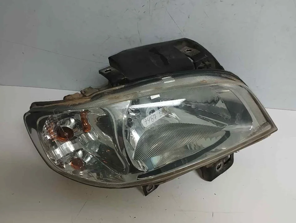 Foto de FARO DERECHO SEAT IBIZA (6K1) 1.6 (101 CV / 74 KW) referencia 02A011A