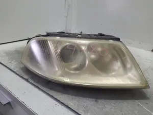 Foto de FARO DERECHO VOLKSWAGEN PASSAT BERLINA (3B3) 1.9 TDI (131 CV / 96 KW) referencia 01685697