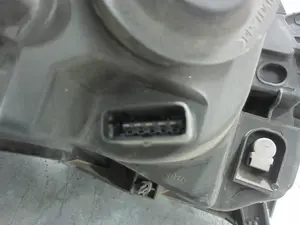 Foto de FARO IZQUIERDO RENAULT CLIO III 1.5 dCi Diesel (68 CV / 50 KW) referencia 8200459824 foto 10