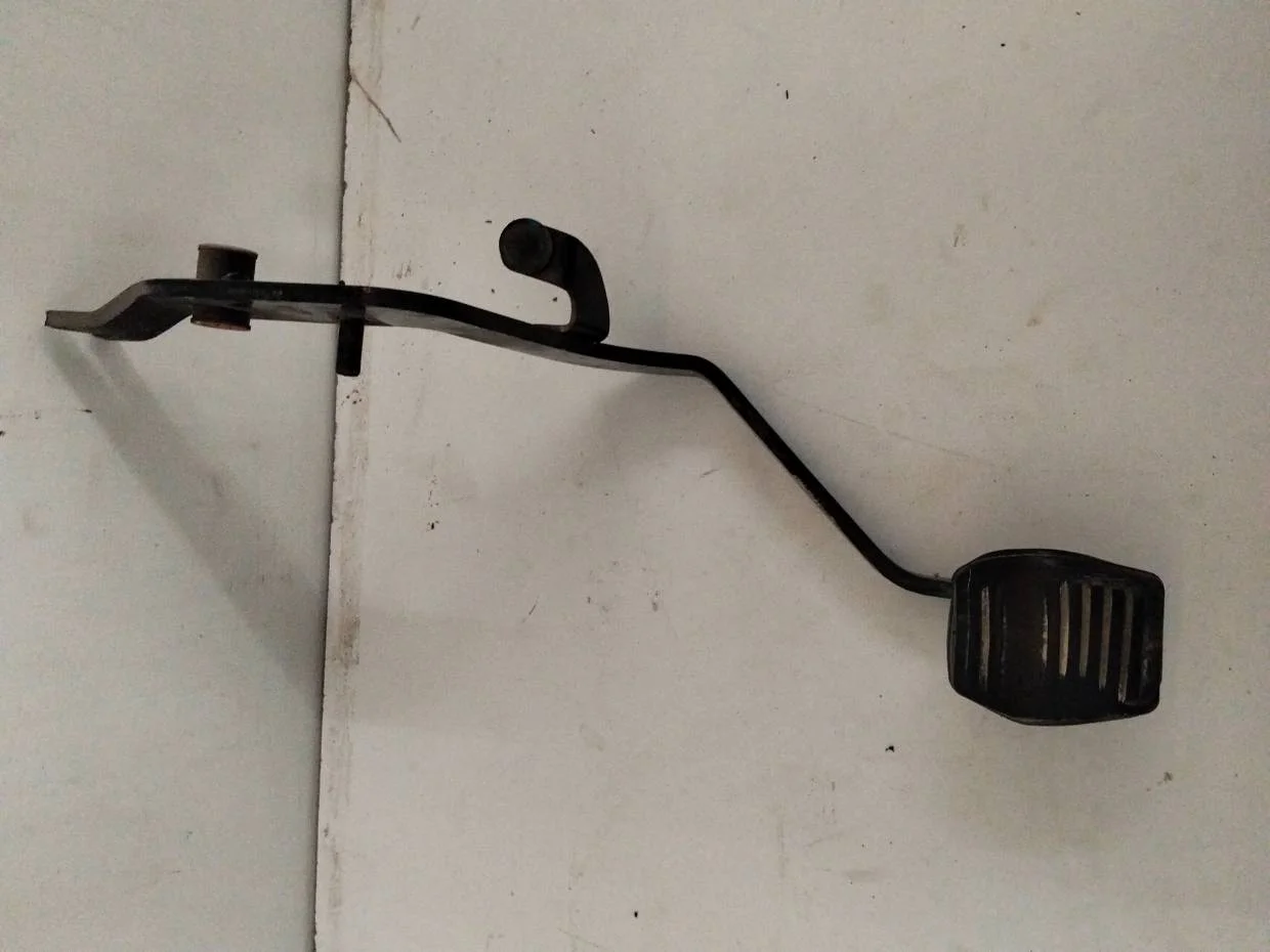 Foto de PEDAL EMBRAGUE FORD TRANSIT CONNECT (TC7) 1.8 TDDI Turbodiesel CAT (90 CV / 66 KW)