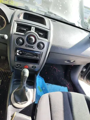 Foto de CONSOLA CENTRAL RENAULT MEGANE II BERLINA 5P 1.5 dCi Diesel (101 CV / 74 KW)