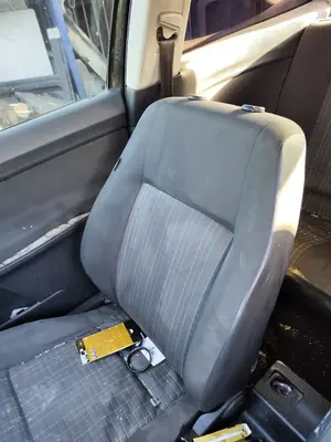 Foto de ASIENTO DELANTERO DERECHO VOLKSWAGEN POLO IV (9N3) 1.9 TDI (101 CV / 74 KW) referencia 6Q4881106 foto 2