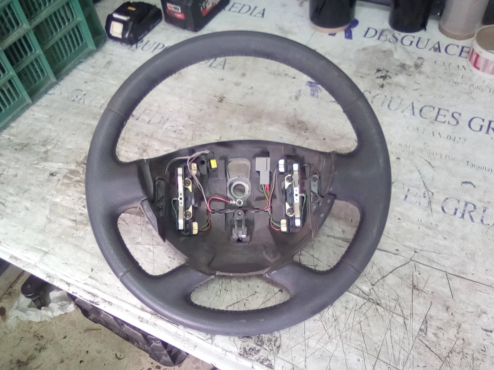 Foto de VOLANTE RENAULT VEL SATIS (BJ0) 3.0 V6 dCi Turbodiesel CAT (177 CV / 130 KW) referencia 8200139852