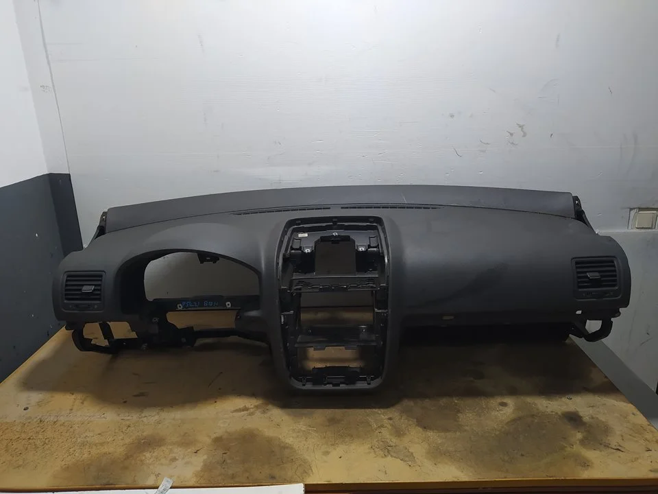 Foto de SALPICADERO VOLKSWAGEN GOLF V (1K1)(10.2003) 1.9 TDI (90 CV / 66 KW) referencia 1K1858296