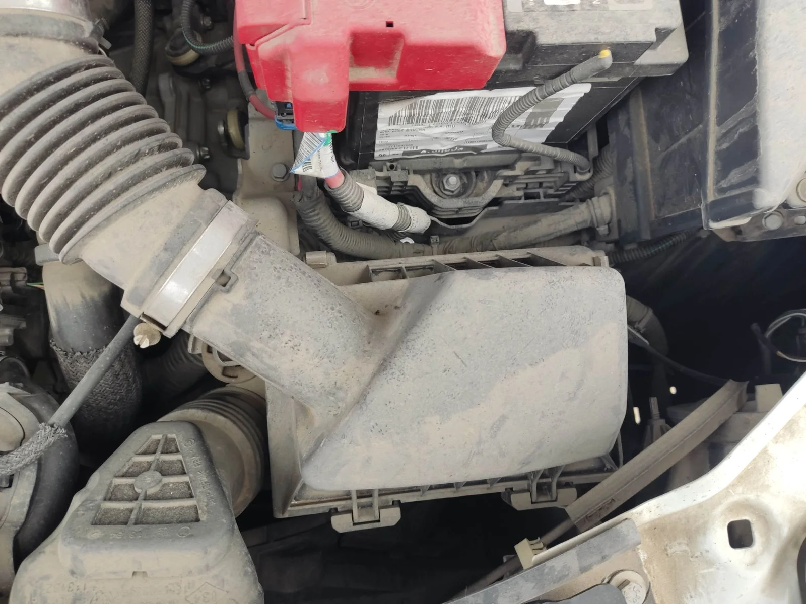 Foto de CAJA FILTRO AIRE DACIA SANDERO III 1.0 TCE CAT (91 CV / 67 KW) referencia 165003077R