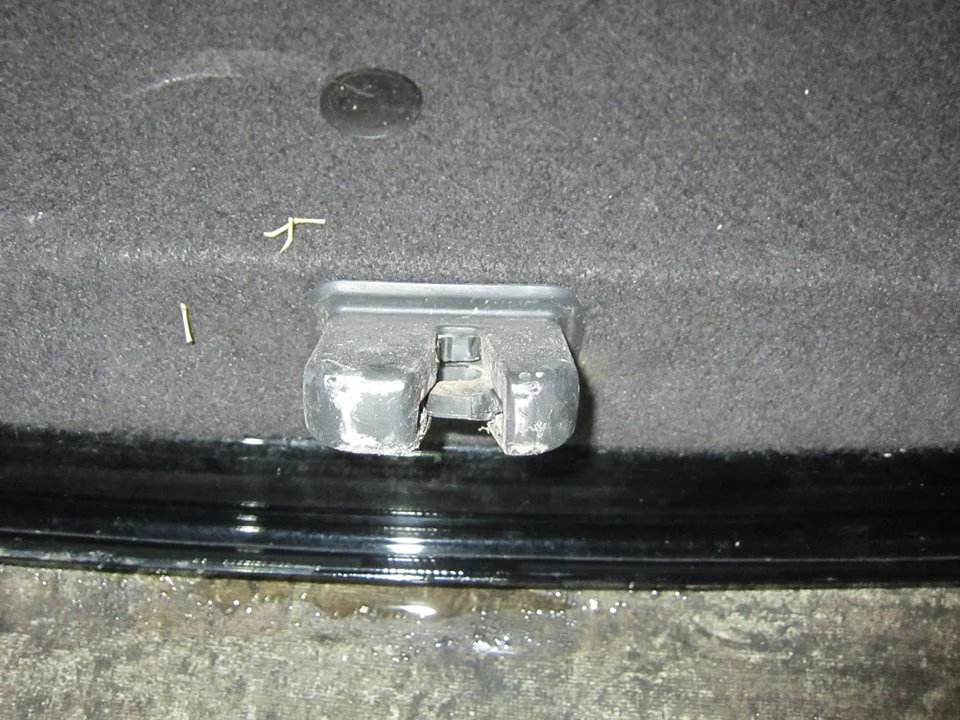 Foto de CERRADURA MALETERO / PORTON AUDI A5 CABRIOLET (8F7) 2.7 V6 24V TDI (190 CV / 140 KW) referencia 4F5827505D