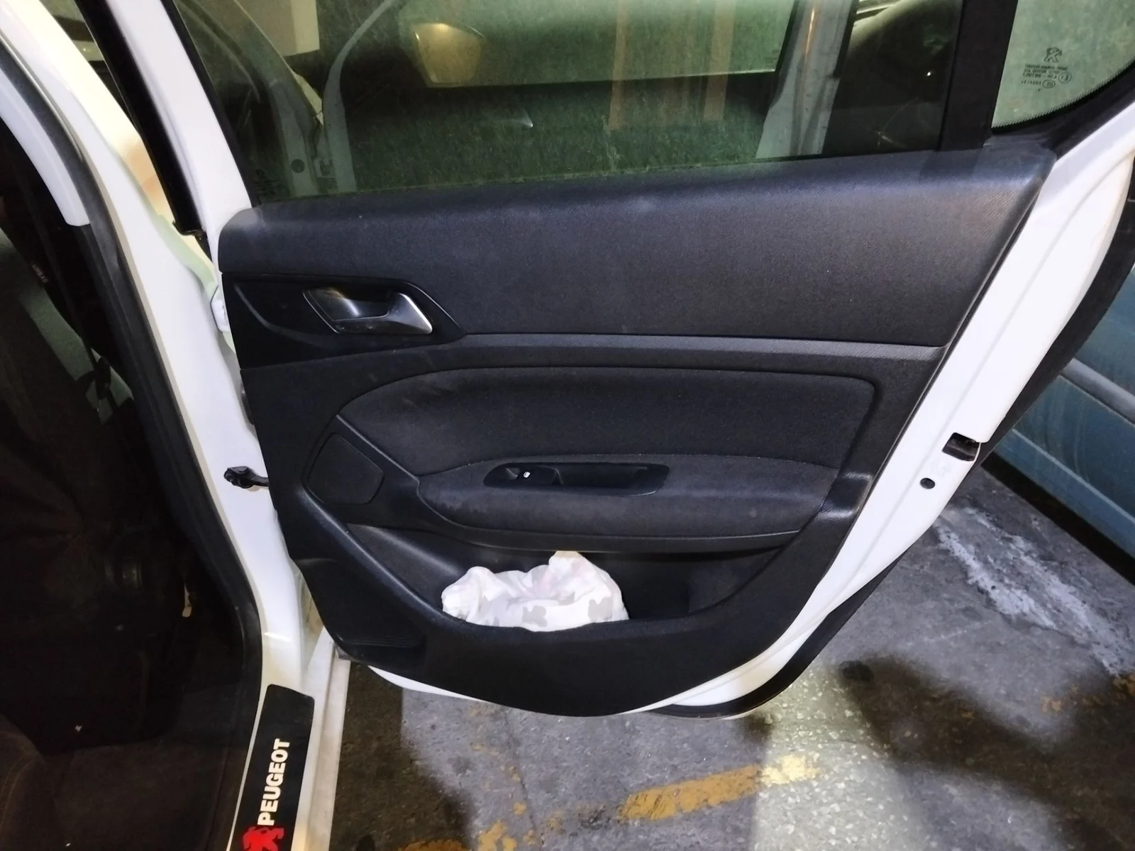 Foto de GUARNECIDO PUERTA TRASERA DERECHA PEUGEOT 308