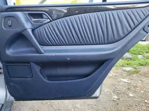 Foto de GUARNECIDO PUERTA TRASERA DERECHA MERCEDES-BENZ CLASE E (BM 210) BERLINA 3.0 Turbodiesel CAT (177 CV / 130 KW)