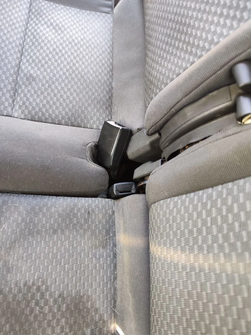 Foto de ENGANCHE CINTURON TRASERO DERECHO FORD FOCUS C-MAX (CAP)(2003) 1.6 TDCi CAT (90 CV / 66 KW)