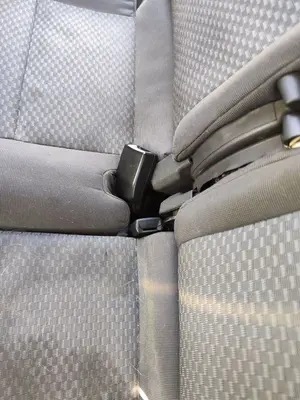 Foto de ENGANCHE CINTURON TRASERO DERECHO FORD FOCUS C-MAX (CAP)(2003) 1.6 TDCi CAT (90 CV / 66 KW)