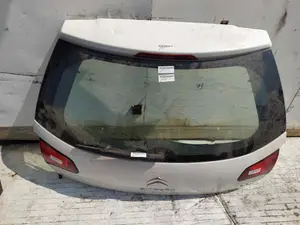Foto de PILOTO TRASERO IZQUIERDO INTERIOR CITROEN C3 1.4 HDi (68 CV / 50 KW)