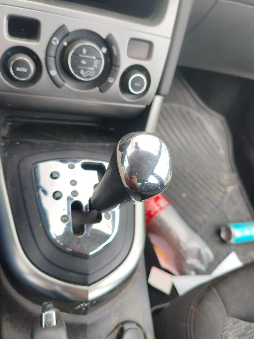 Foto de PALANCA CAMBIO PEUGEOT 308 SW 2.0 16V HDi FAP CAT (RHR / DW10BTED4) (136 CV / 100 KW)