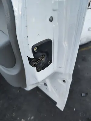 Foto de CERRADURA PUERTA DELANTERA DERECHA RENAULT KANGOO I (F/KC0) 1.9 dCi Diesel CAT (84 CV / 62 KW) referencia 7701046800