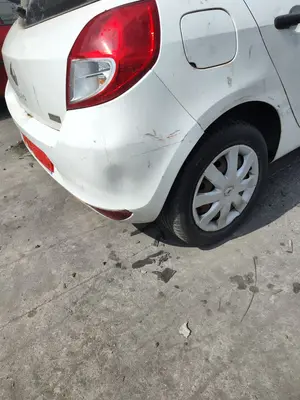 Foto de PARAGOLPES TRASERO RENAULT CLIO III 1.2 16V (75 CV / 55 KW) foto 2