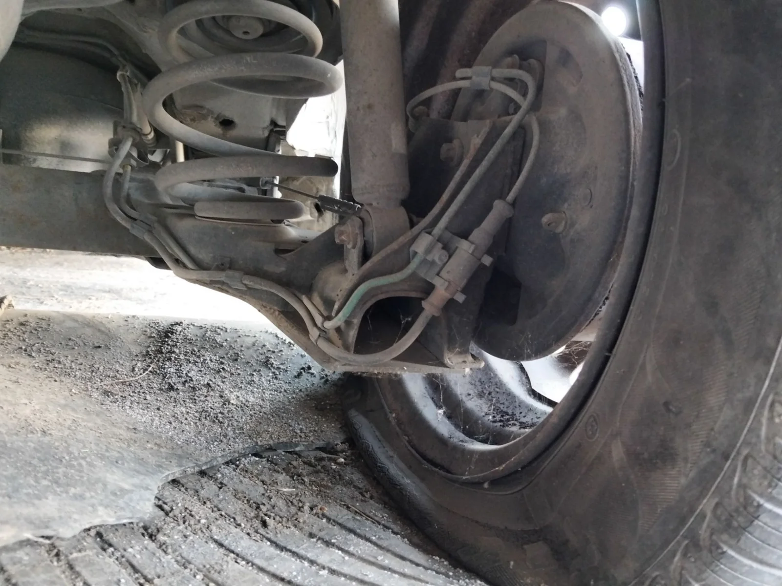 Foto de AMORTIGUADOR TRASERO IZQUIERDO OPEL CORSA C 1.2 16V CAT (Z 12 XE / LW4) (75 CV / 55 KW)