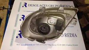 Foto de FARO DERECHO RENAULT TRAFIC II FURGÓN referencia 7700311372 foto 2