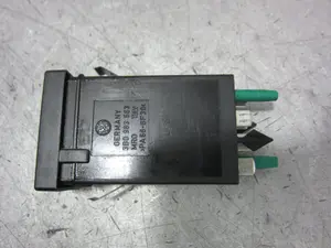 Foto de INTERRUPTOR VOLKSWAGEN PASSAT BERLINA (3B2) 1.9 TDI (116 CV / 85 KW) referencia 3B0963563 foto 3