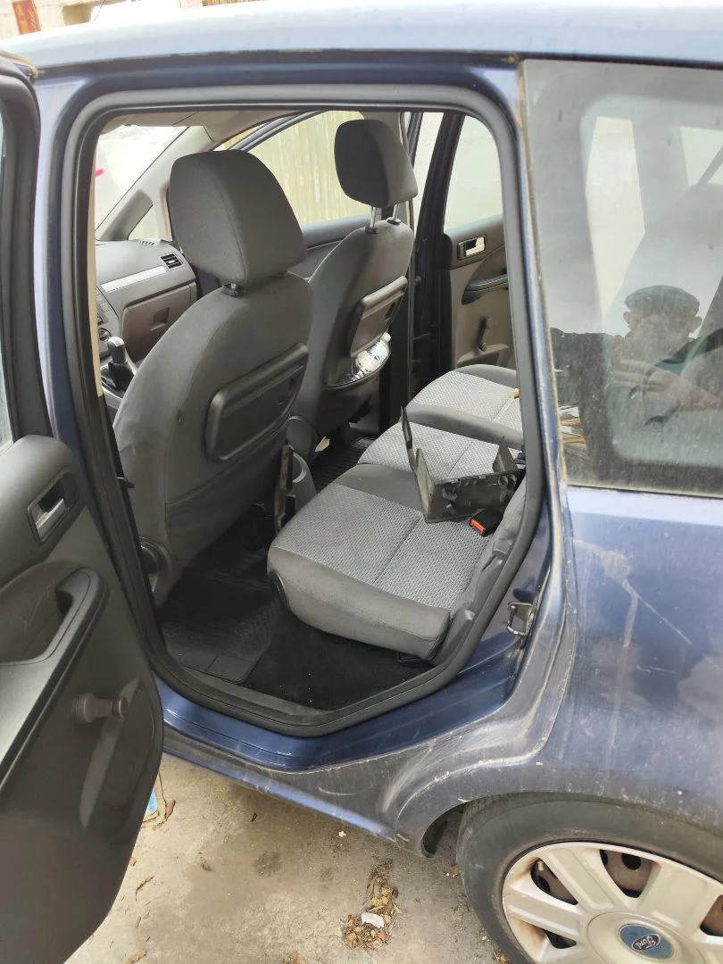 Foto de GOMAS CONTORNO PUERTA FORD FOCUS C-MAX (CAP)(2003) 1.6 TDCi CAT (109 CV / 80 KW)