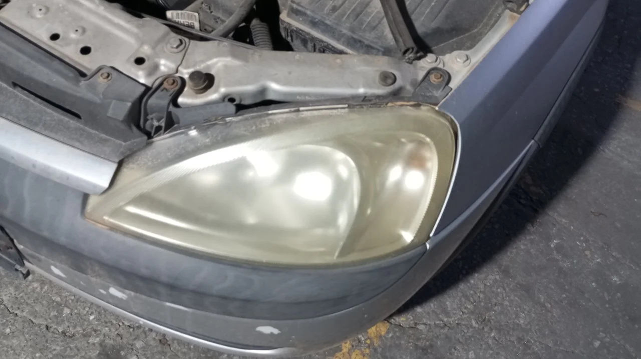 Foto de FARO IZQUIERDO OPEL CORSA C 1.2 16V CAT (Z 12 XE / LW4) (75 CV / 55 KW) referencia 93173249