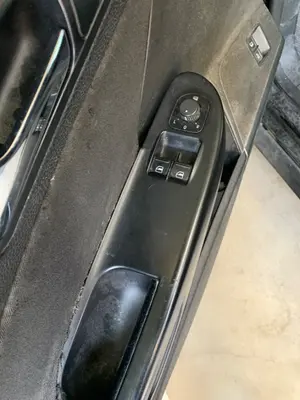 Foto de MANDO ELEVALUNAS DELANTERO IZQUIERDO VOLKSWAGEN PASSAT VARIANT (3C5) 2.0 TDI (140 CV / 103 KW)