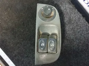 Foto de MANDO ELEVALUNAS DELANTERO IZQUIERDO RENAULT MEGANE I FASE 2 BERLINA (BA0) referencia 838099D foto 3