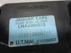 Foto de CAJA RELES / FUSIBLES JAGUAR XJ 4.0 CAT (320 CV / 235 KW) referencia LNA2800DG foto 5