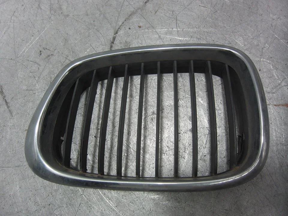 Foto de REJILLA DELANTERA BMW SERIE 7 (E65/E66) 3.0 Turbodiesel CAT (218 CV / 160 KW) referencia 12409065