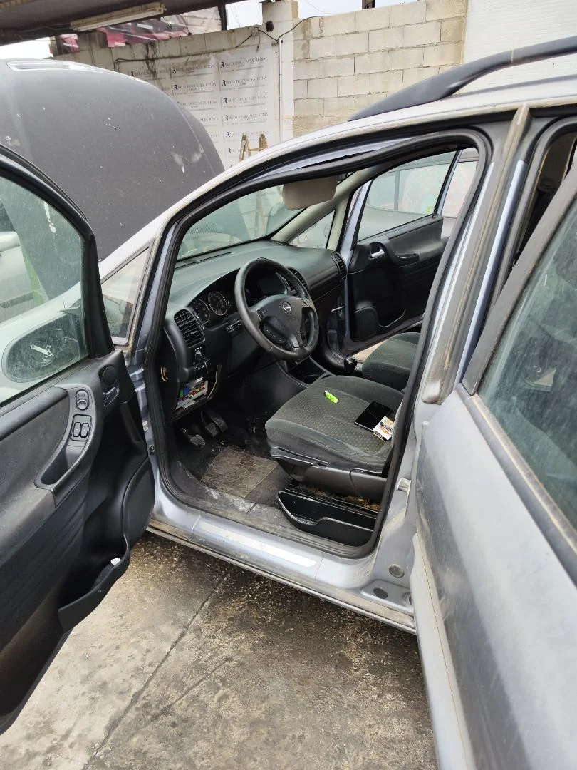 Foto de GOMAS CONTORNO PUERTA OPEL ZAFIRA A 2.0 DTI (101 CV / 74 KW)
