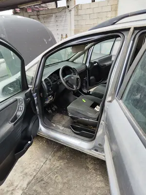 Foto de GOMAS CONTORNO PUERTA OPEL ZAFIRA A 2.0 DTI (101 CV / 74 KW)