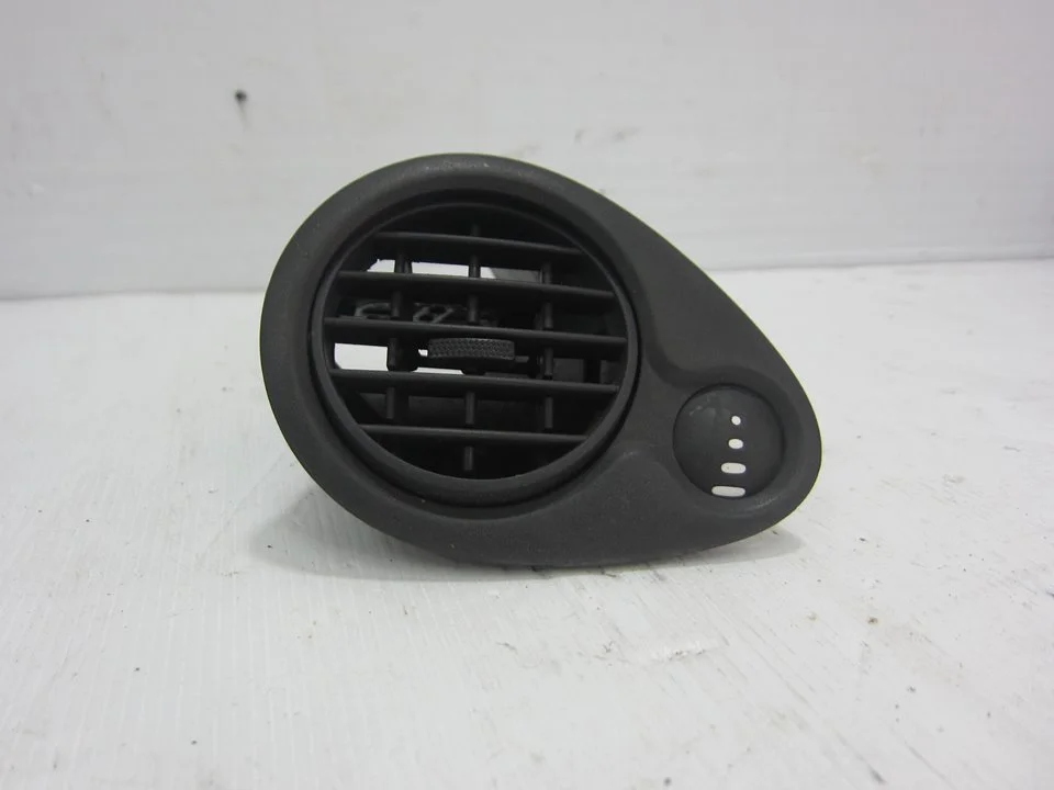 Foto de REJILLA AIREADORA RENAULT CLIO III 1.5 dCi Diesel (106 CV / 78 KW) referencia 220407