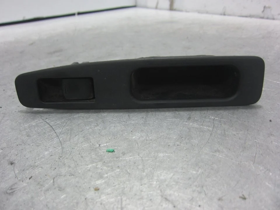 Foto de MANDO ELEVALUNAS TRASERO IZQUIERDO NISSAN QASHQAI (J10) 2.0 dCi Turbodiesel CAT (150 CV / 110 KW) referencia 25411JD000