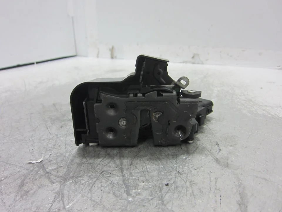 Foto de CERRADURA PUERTA TRASERA DERECHA FORD FOCUS C-MAX (CAP)(2003) 1.6 TDCi CAT (109 CV / 80 KW) referencia 3M5AR26412BP