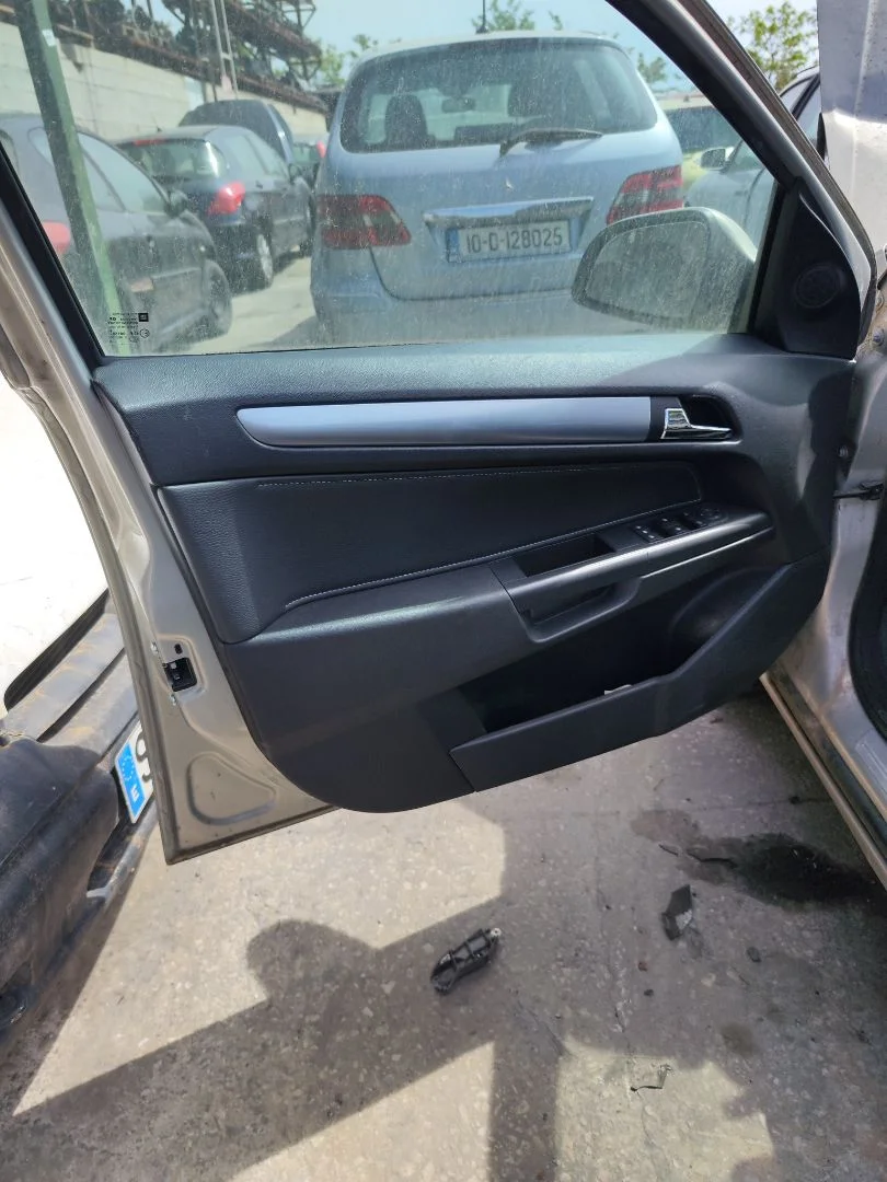 Foto de GUARNECIDO PUERTA DELANTERA IZQUIERDA OPEL ASTRA H BERLINA 1.7 16V CDTI (110 CV / 81 KW) referencia 13254928