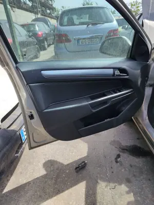 Foto de GUARNECIDO PUERTA DELANTERA IZQUIERDA OPEL ASTRA H BERLINA 1.7 16V CDTI (110 CV / 81 KW) referencia 13254928