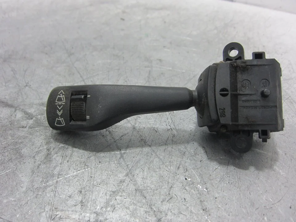 Foto de MANDO LIMPIA BMW SERIE 3 BERLINA (E46) 2.0 16V Diesel CAT (136 CV / 100 KW) referencia 8363664I