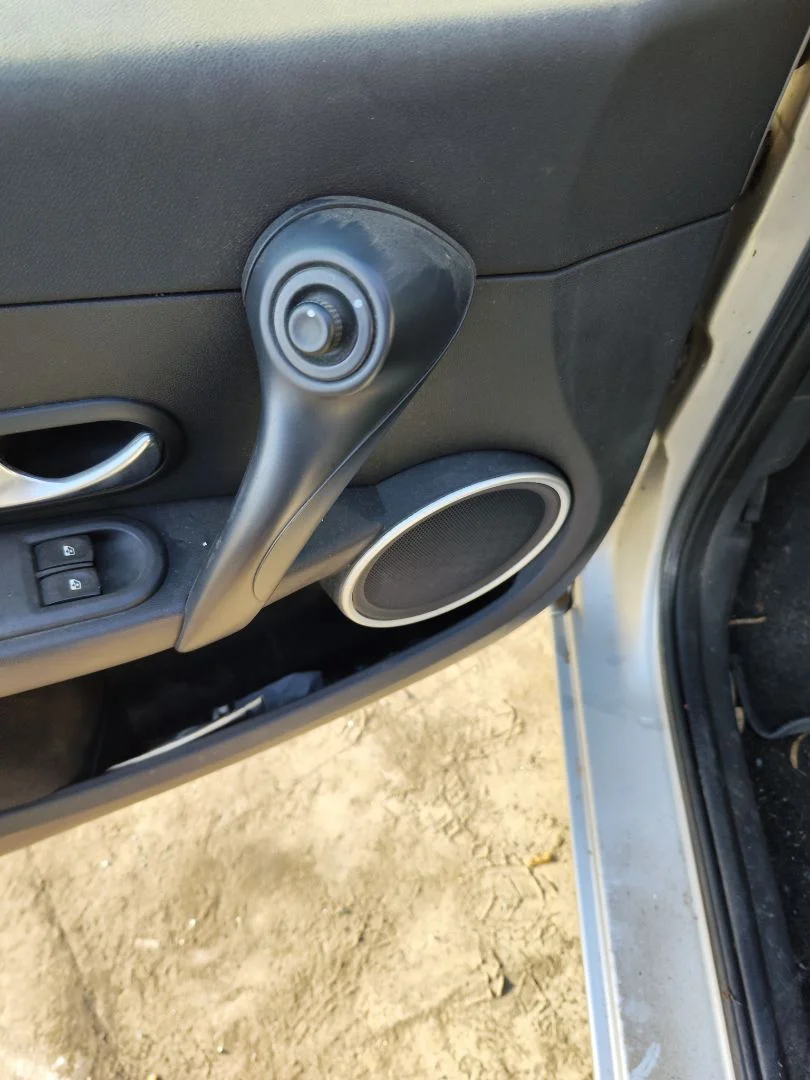 Foto de ELEVALUNAS DELANTERO IZQUIERDO RENAULT CLIO III 1.4 16V (98 CV / 72 KW)