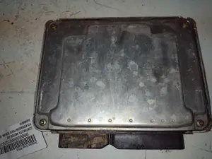 Foto de CENTRALITA MOTOR UCE VOLKSWAGEN POLO III BERLINA (6N2) 1.4 TDI (75 CV / 55 KW) referencia 045906019AB foto 4