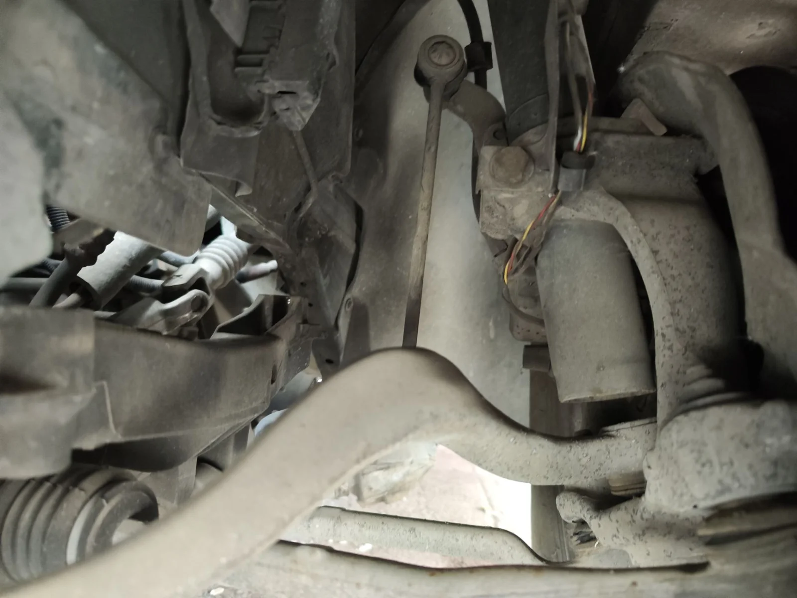 Foto de BRAZO SUSPENSION DELANTERO IZQUIERDO BMW SERIE 5 BERLINA (E39) 3.0 24V Turbodiesel CAT (193 CV / 142 KW)