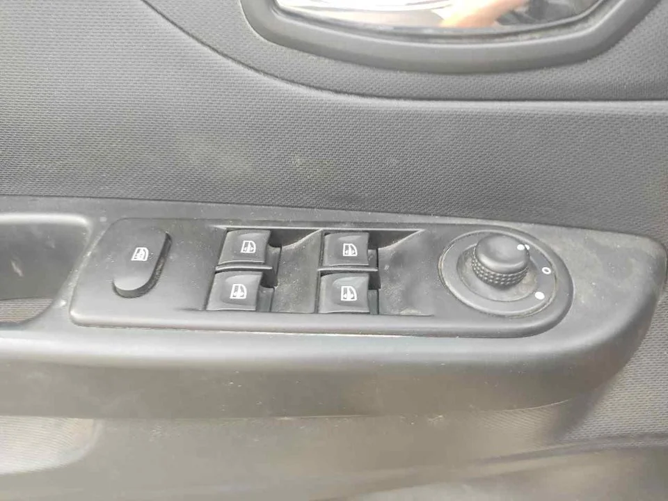 Foto de MANDO ELEVALUNAS DELANTERO IZQUIERDO RENAULT CAPTUR I 1.5 dCi Diesel FAP Energy (90 CV / 66 KW) referencia 45485M
