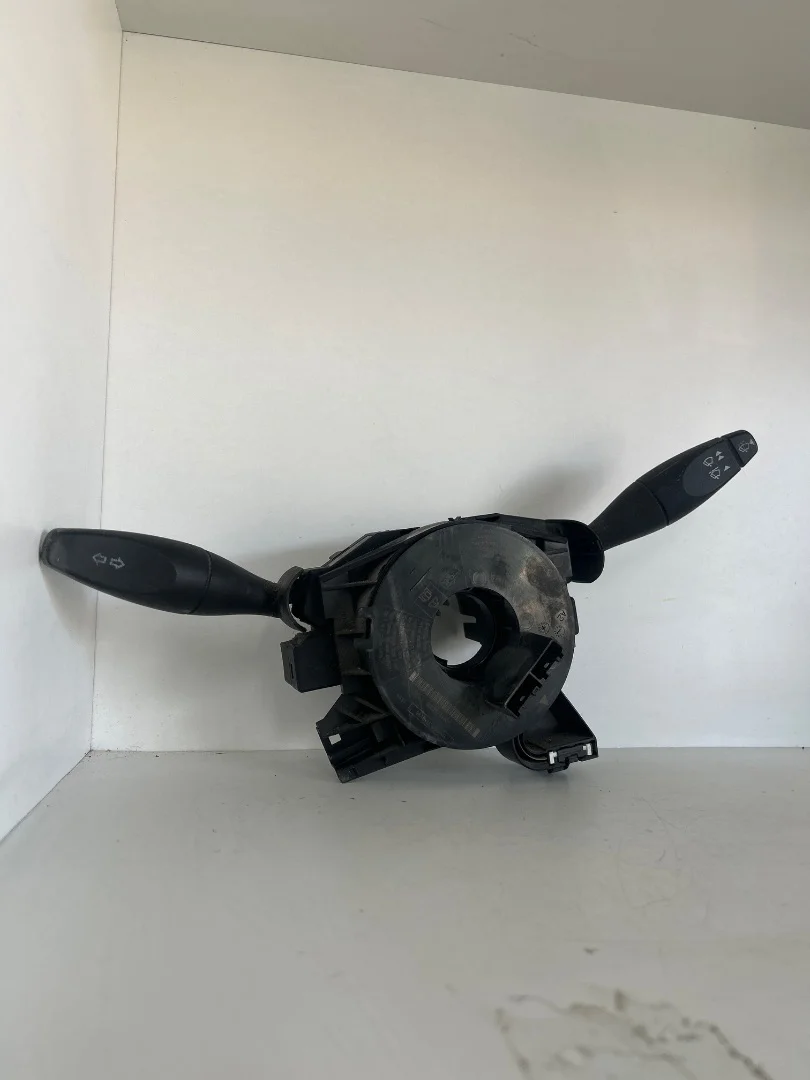 Foto de MANDO MULTIFUNCION FORD FOCUS BERLINA (CAK) referencia PC205509