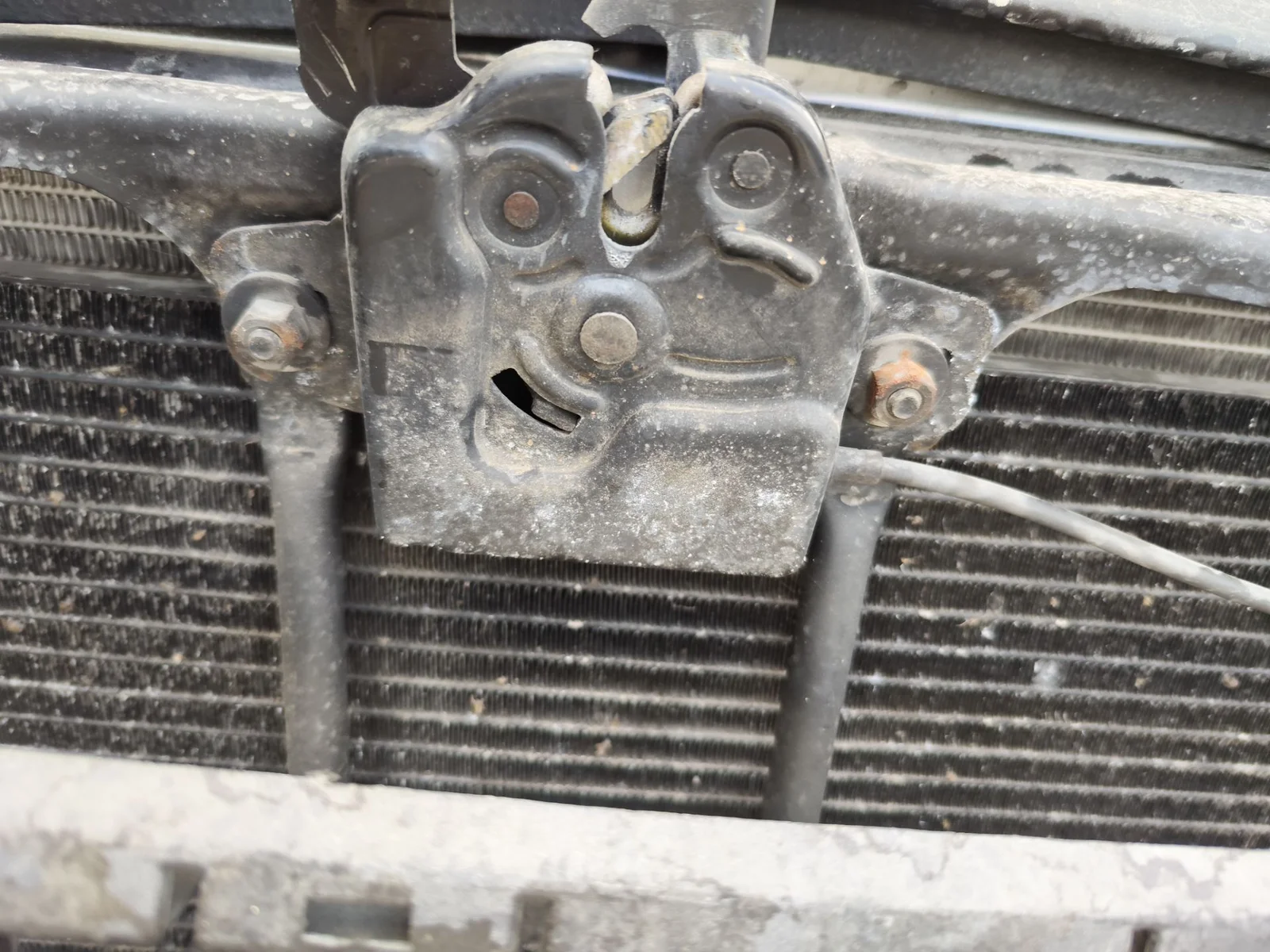 Foto de CERRADURA CAPO JEEP GRAND CHEROKEE (WJ/WG) 4.0 CAT (190 CV / 140 KW)