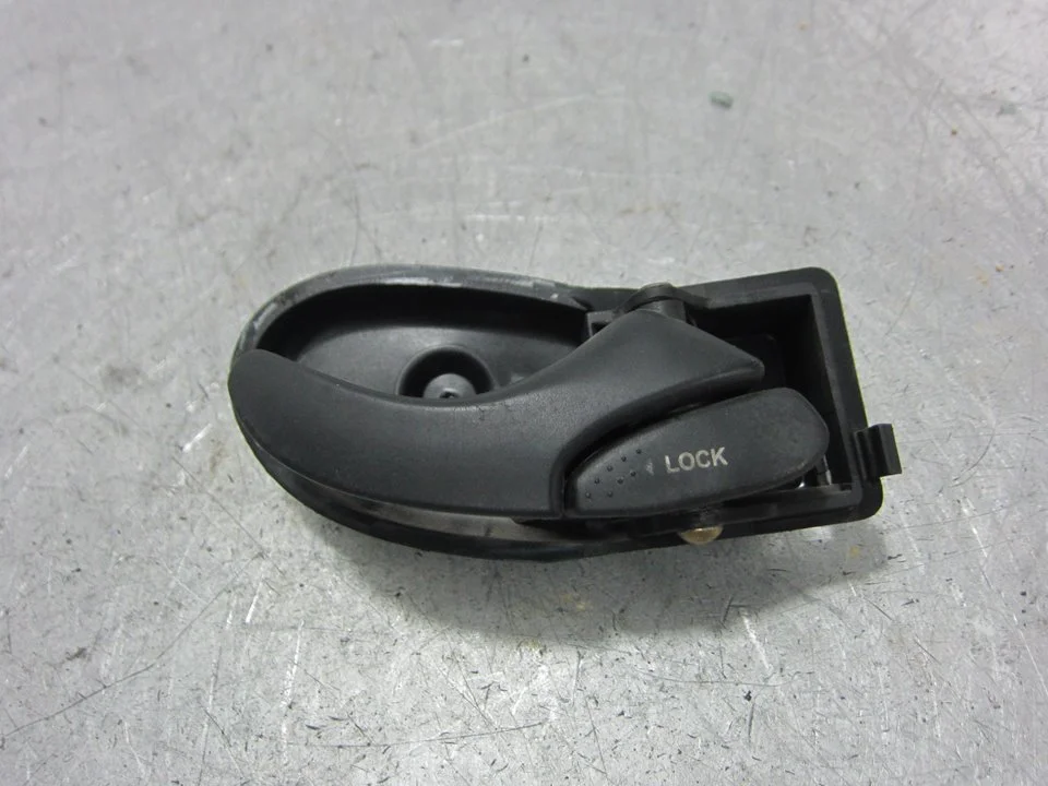 Foto de MANETA INTERIOR DELANTERA DERECHA FORD FOCUS BERLINA (CAK) 1.6 16V CAT (101 CV / 74 KW) referencia XS41A22600